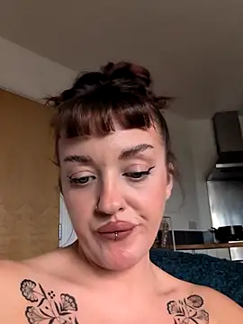 Petite_Juicy_Olive webcam