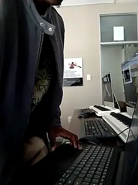 TheeblackDivckgiver webcam