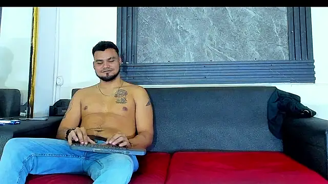 Latins_on_fire webcam