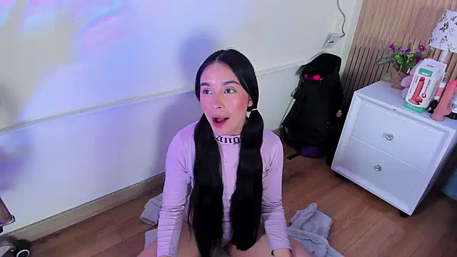 Delphine_doll webcam