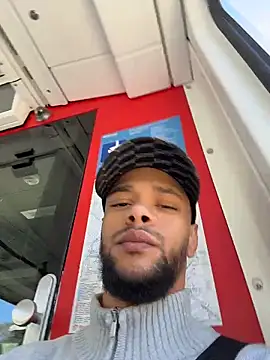 Lionayowe live sex cam