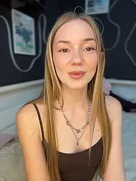 Webcam Model (MilaMoone)  is live.Free join now!