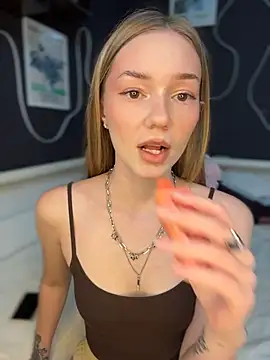 Webcam Model (MilaMoone)  is live.Free join now!