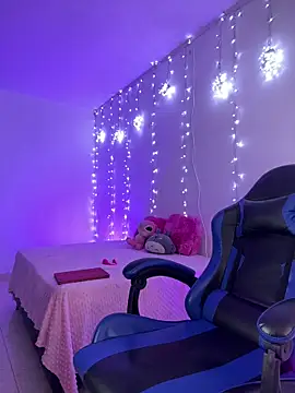 Webcam Model (nicolleu99)  is live.Free join now!