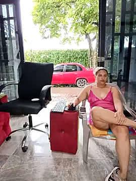 hotandfierylatin... Live Webcam on Stripchat