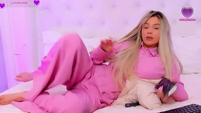 ariannasins (F young) - warm my kitty 🐱