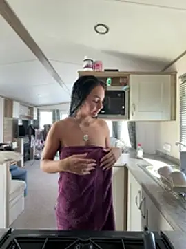 BuenoBx Stripchat cam model