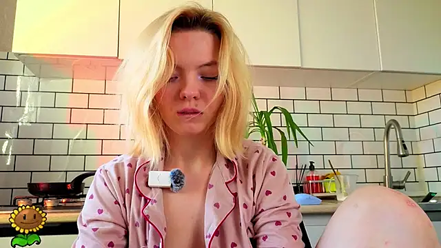 MelinaBunnyyy webcam