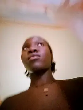 Black_juicy24 webcam