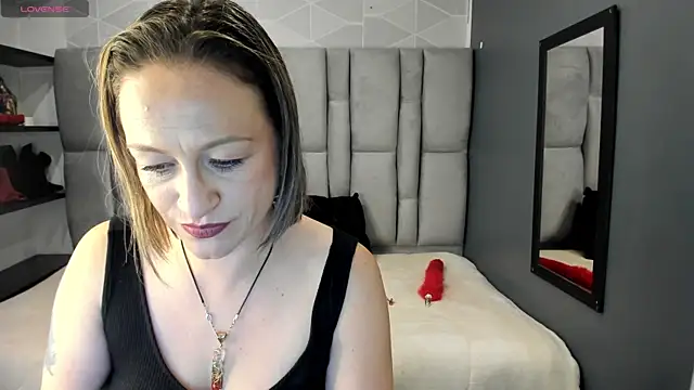 Charlot_milf webcam