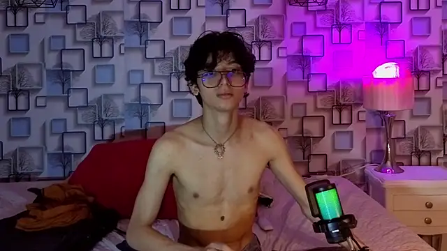 Twink_Sebas7 webcam