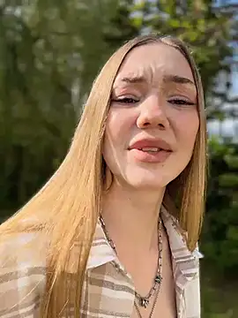 Webcam Model (MilaMoone)  is live.Free join now!