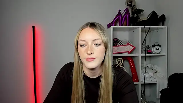 EvelynBlond webcam