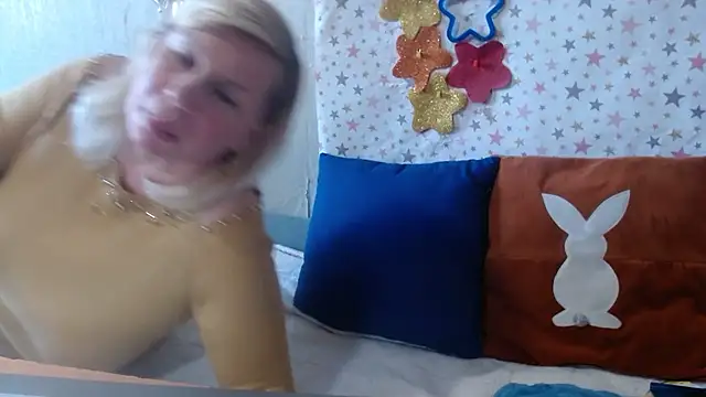 QueenLana live sex cam