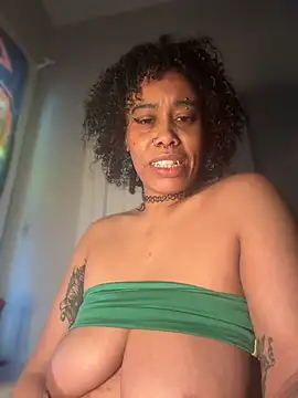 Lunalovesyou8 webcam