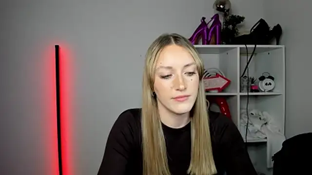 EvelynBlond webcam
