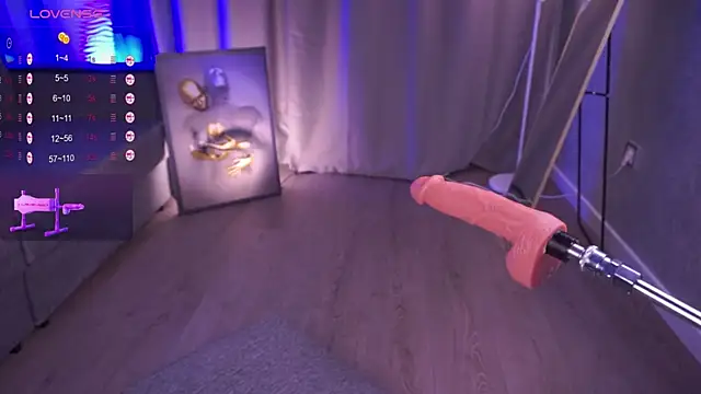 MentallyMonika webcam