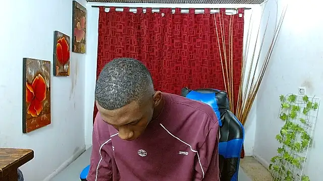 milo018 live sex cam