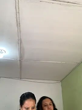 twocurvylatins webcam