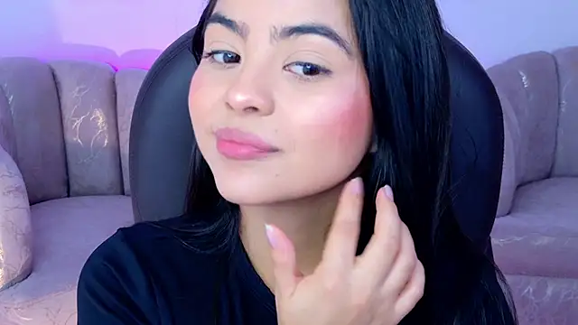 Layla_Breezee webcam