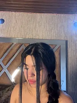 LunaMoore_Pink webcam