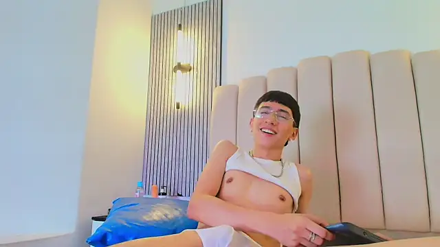 lian_cameron (M twink) - COCK HARD🍆