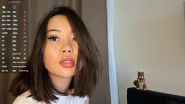 Ur_neighbor_Kira webcam