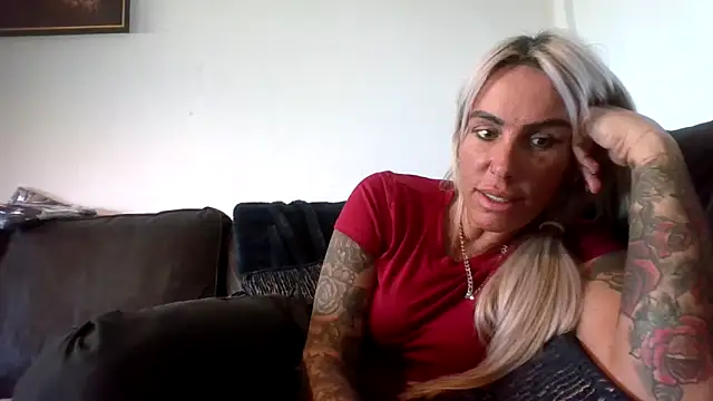 poppyinga1 - Poppyinga1's free webcam - UK Sex Cams