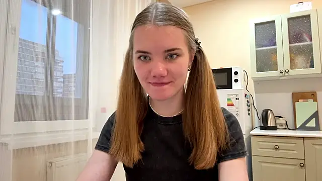 doana_bebriti (F teen) - Hands under top, touch my boobs