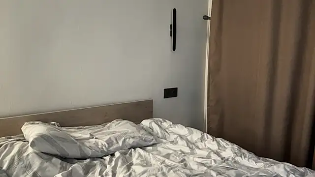 Ur_neighbor_Kira webcam