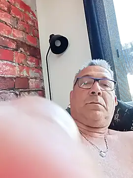 Soloyan live sex cam