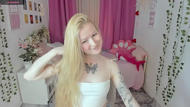 laly_peach - Laly_Peach's free webcam - UK Sex Cams