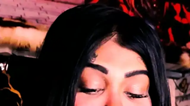 indian_dreamgirl webcam