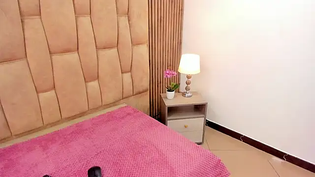 elitenox (F milf) - show pussy