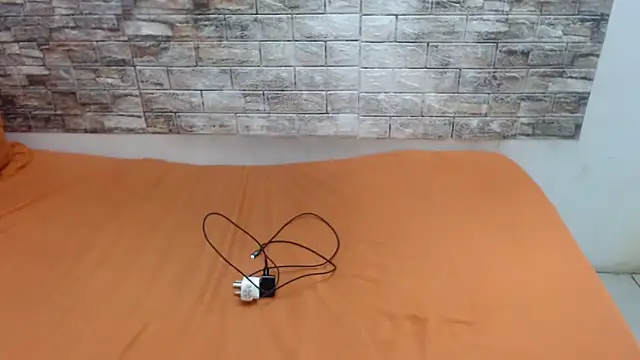 BossyBustyQueen webcam