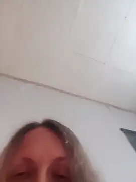 evelina_cute (F milf) - I'll show you my breasts