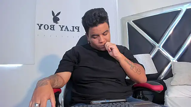 zeussmithh (F young) - show tits