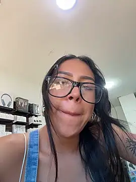 pregnant_sofii18 (F young) - show my delicius tits and rub nipples