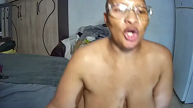 BustyThickyAss webcam