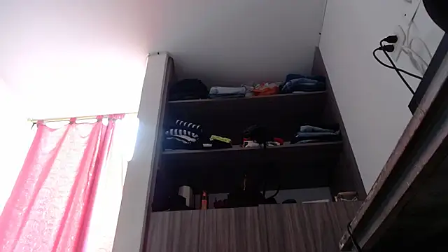 nicolle_milf1978 webcam