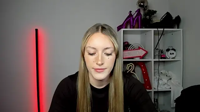 EvelynBlond webcam
