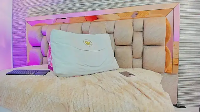 ashanti_shull webcam