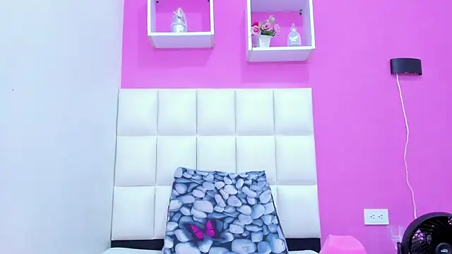 kimberly_hot6 (F young) - A delicious direct squirt to your face