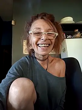 Webcam Model (FrozenWaffle) is live