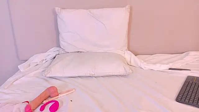 Darlyn_tenderhot__ webcam