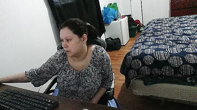 GlitterAuburn webcam