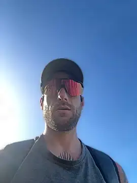 shehandme - Shehandme's free webcam - UK Sex Cams