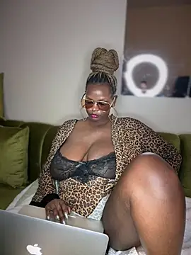 Webcam Model (ScarletMuseX)  is live.Free join now!