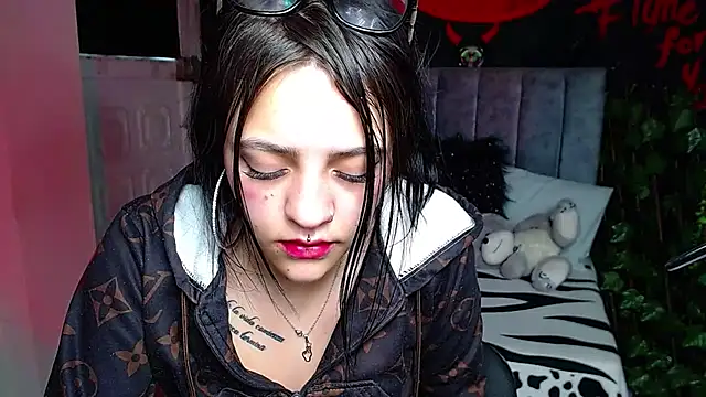 Violettasquirt webcam