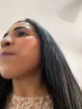 Webcam Model (Rosa_25x)  is live.Free join now!